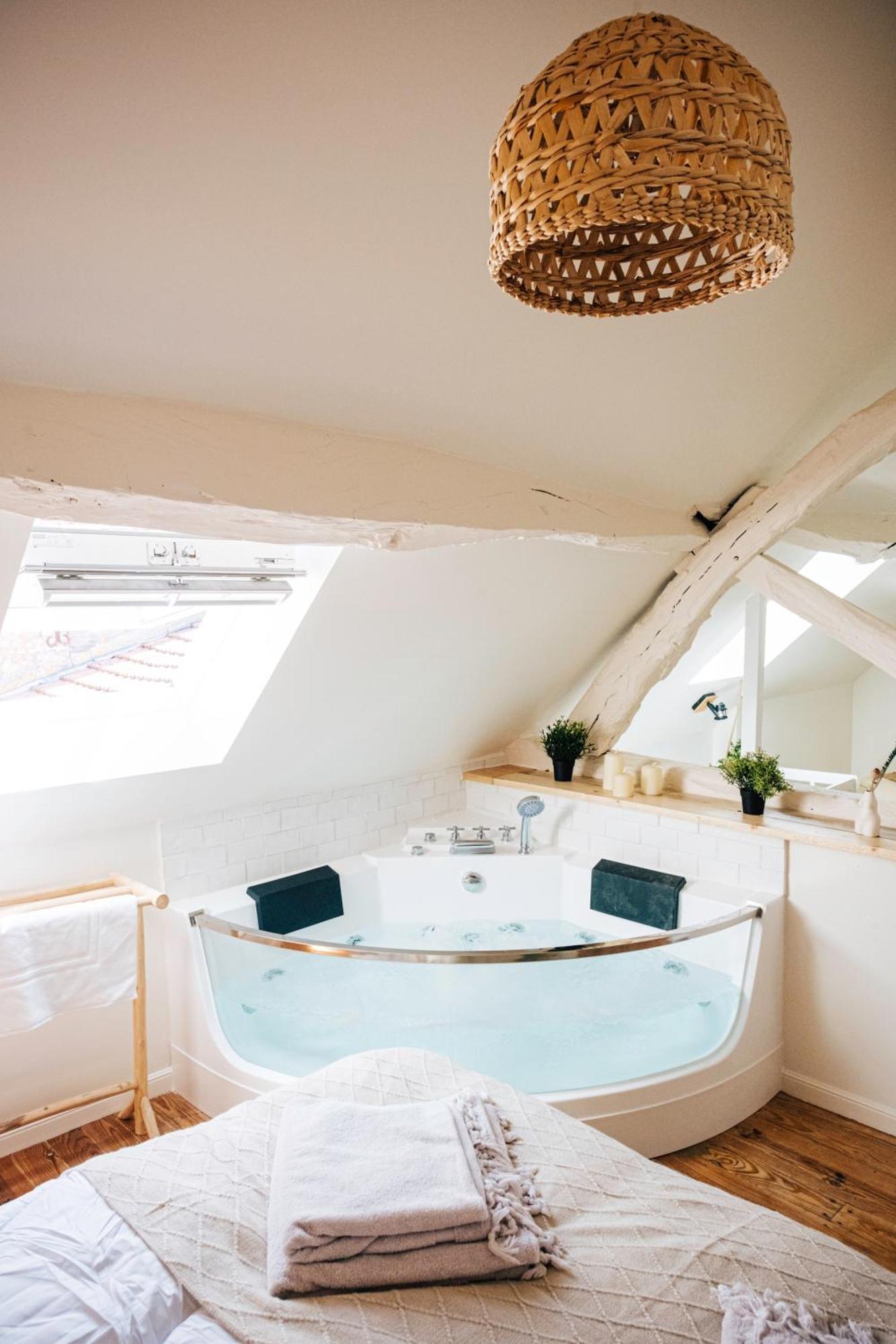 Loveroom Du Perche : Maison Avec Balneo Moulins-la-Marche Екстериор снимка